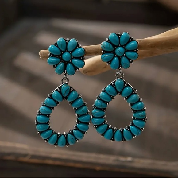 Boho Chic Turquoise Drop Pierced Earrings Vintage Floral Design - Picture 5 of 6